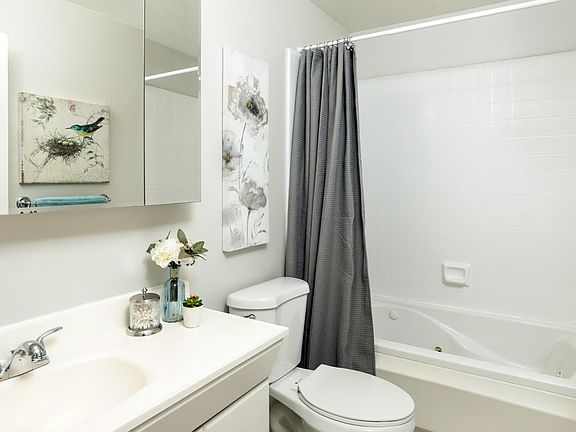 5th image of 1033 Crestview Dr APT 105