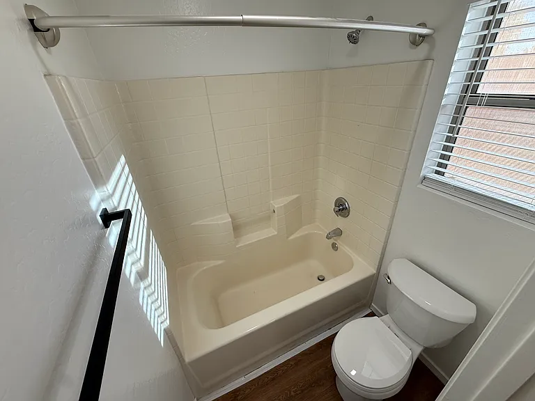 1457 E 10th Pl — Photo 37
