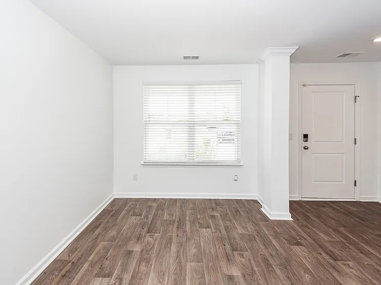 715 Hilchot Dr — Photo 5