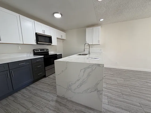 Upgraded Orange 1 Bedrooms — Photo 13