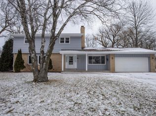 7460 N Chadwick Rd, Glendale, WI 53217