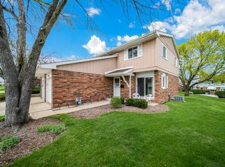 1135 Rhodes Ct, Wheaton, IL 60189