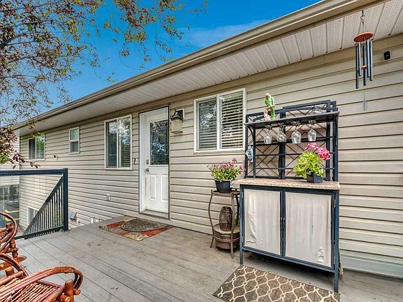 5th image of 1924 N Strathcona Ter