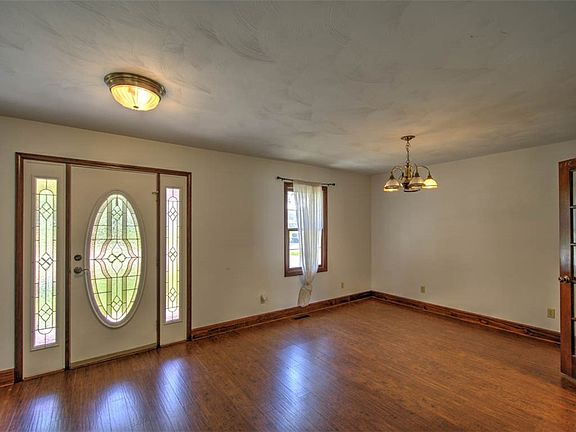 5th image of 309 N Walnut St