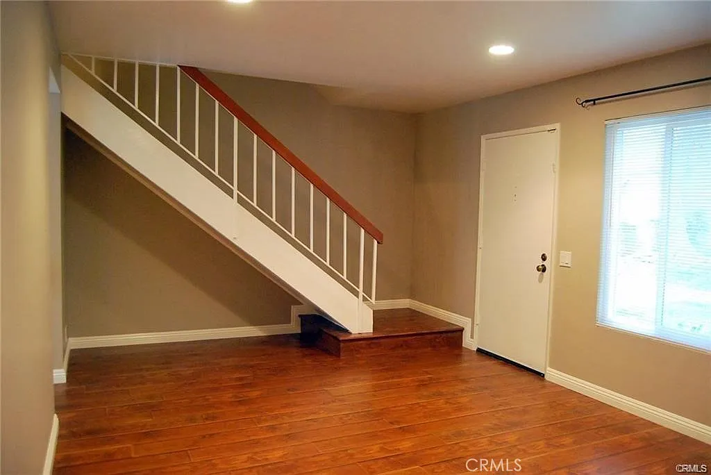 3 bed, 1121 sqft, $3,700 — Photo 4