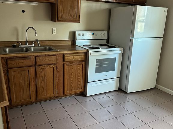 3rd image of 421 Edwards Ave #6