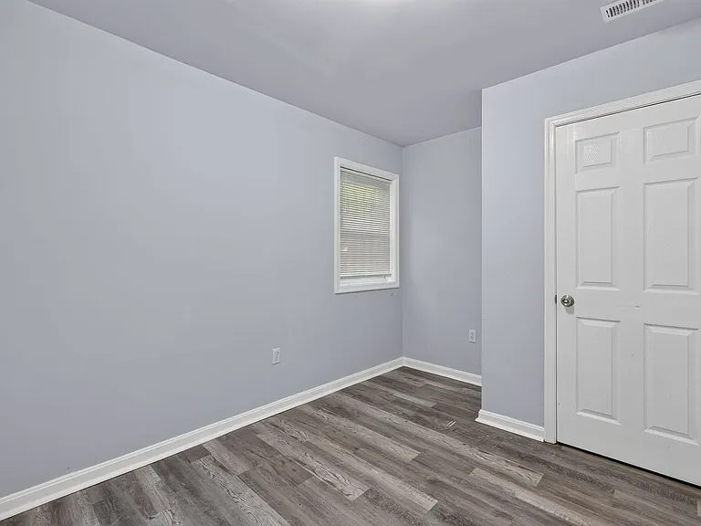 201 57th St NE — Photo 11