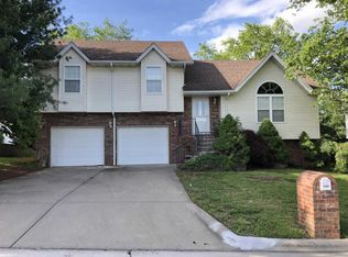 1261 W Butterfield Dr, Nixa, MO 65714