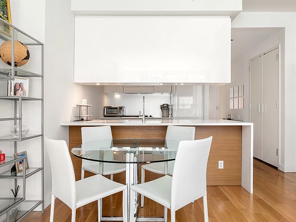4th image of 555 W 59th St APT 5D
