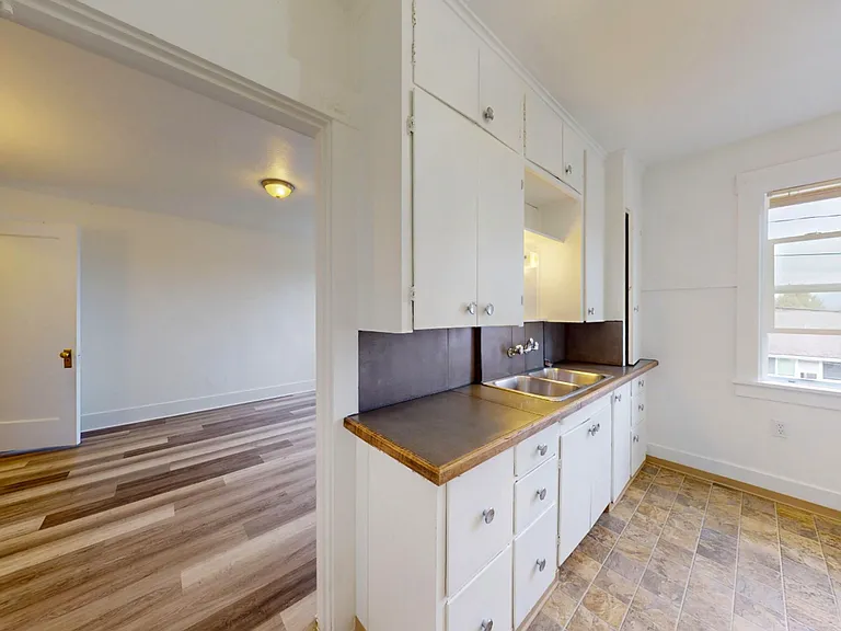435 -Keystone Apartments — Photo 6