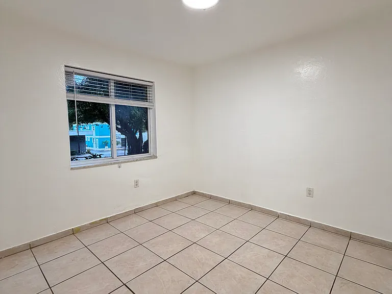 1860 SW 22nd St #7 — Photo 8