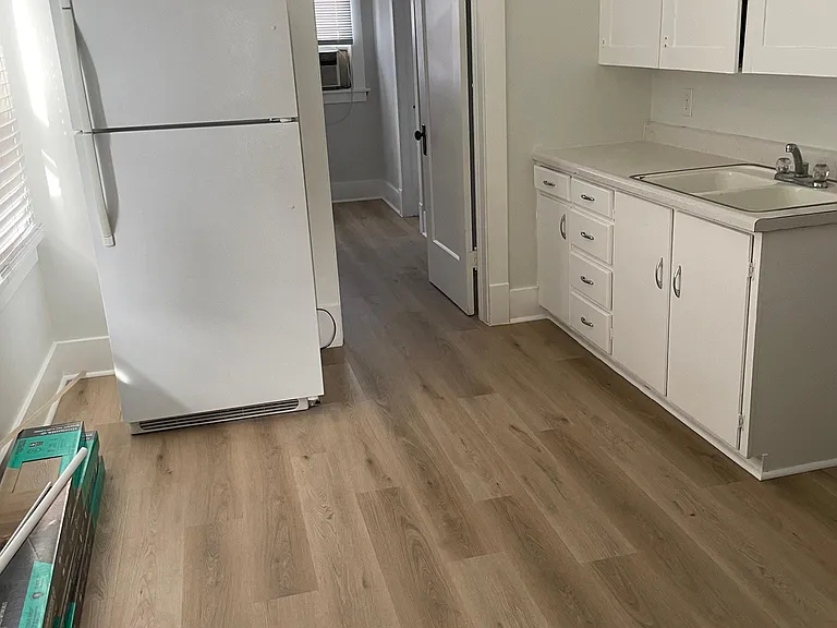 212 E Pitkin Ave #212 — Photo 3