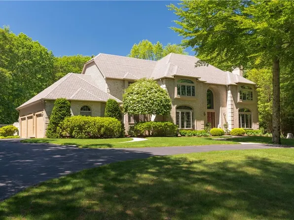 6 Brookfield Ct, East Greenwich, RI 02818