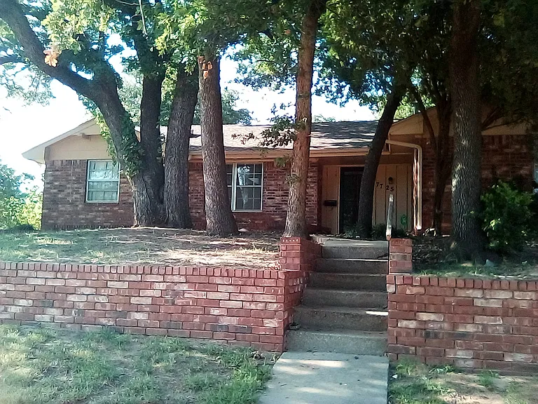 7725 NW 20th St — Photo 2