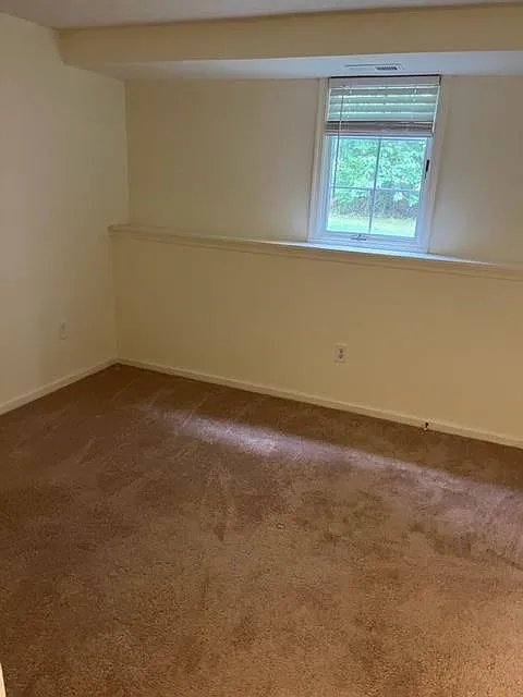 903 Woodbridge Ct — Photo 3