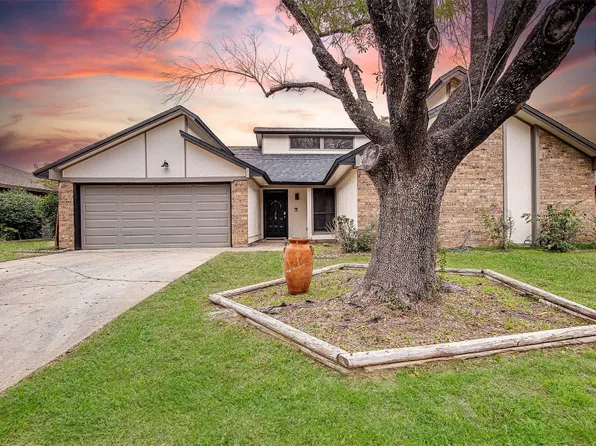 1421 Circle Ln, Bedford, TX 76022