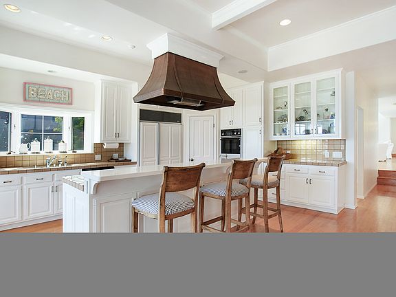 5th image of 301 Poinsettia Ave