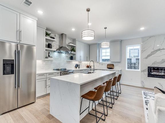5th image of 708 W White Ave