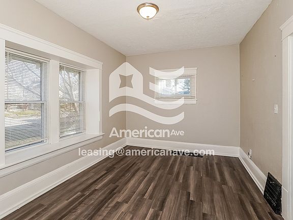 1463087_002_wm_-_living_room_13589877.jpg