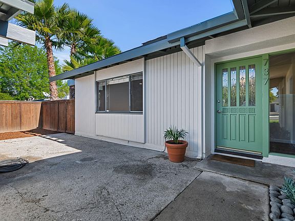 5th image of 737 Calabria Dr