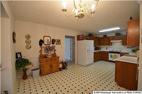 4th image of 1628 Greencliff Dr