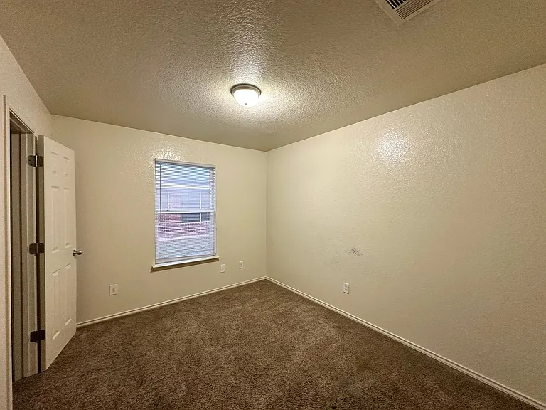 2403 Lavender Ln — Photo 17