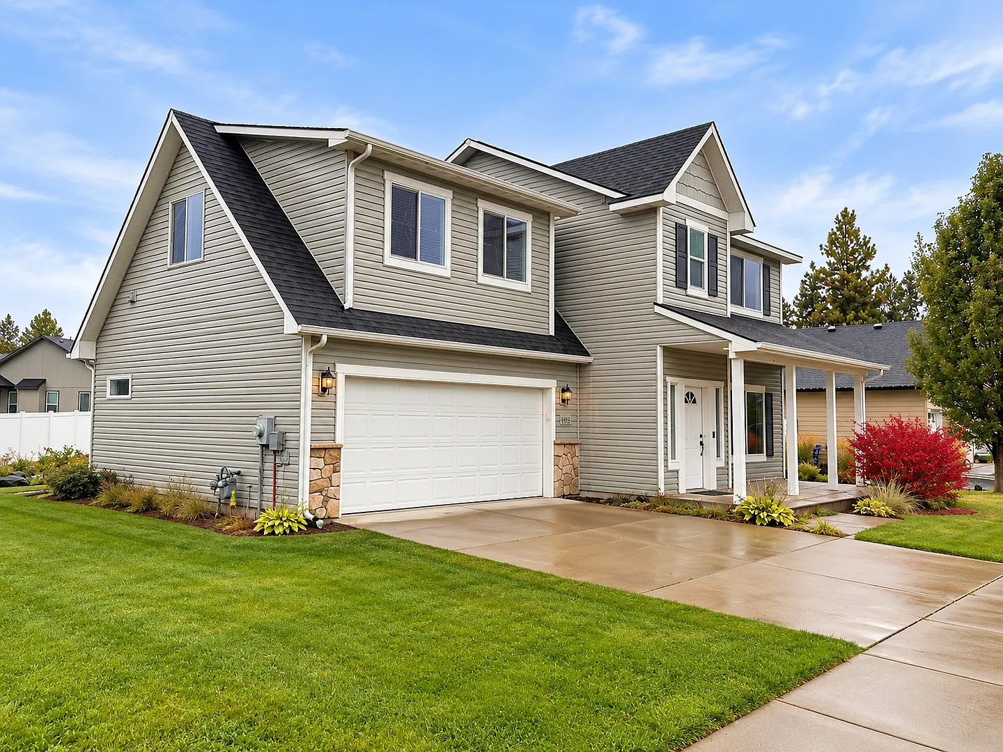 4 Bed, 2.5 Bath Home with Attached Garage — Photo 2