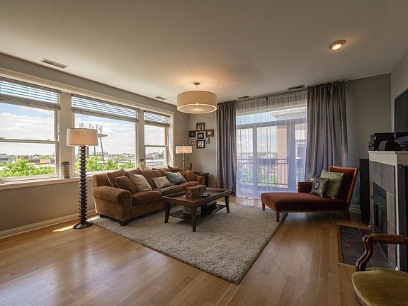 2nd image of 2310 W Saint Paul Ave APT 604