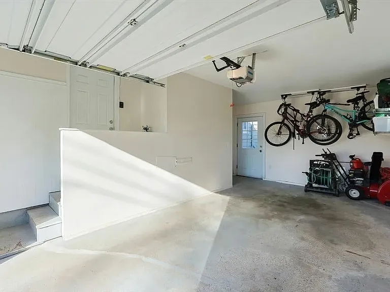 44 S Bedford St — Photo 32