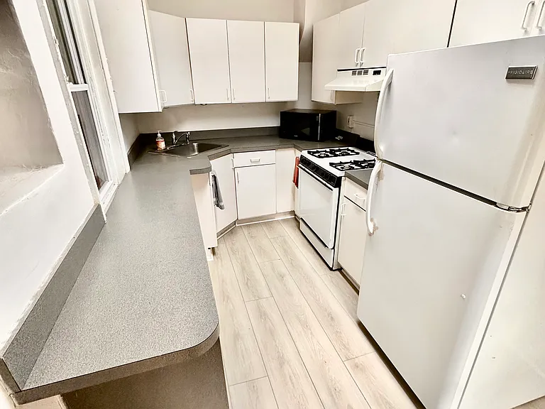 331 Lyceum Ave #1 — Photo 12