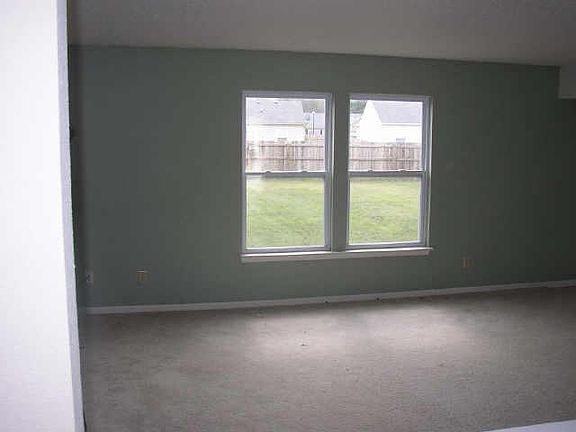 4th image of 1281 N Rosemary Ct