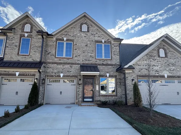 4732 Willowstone Dr, High Point, NC 27265