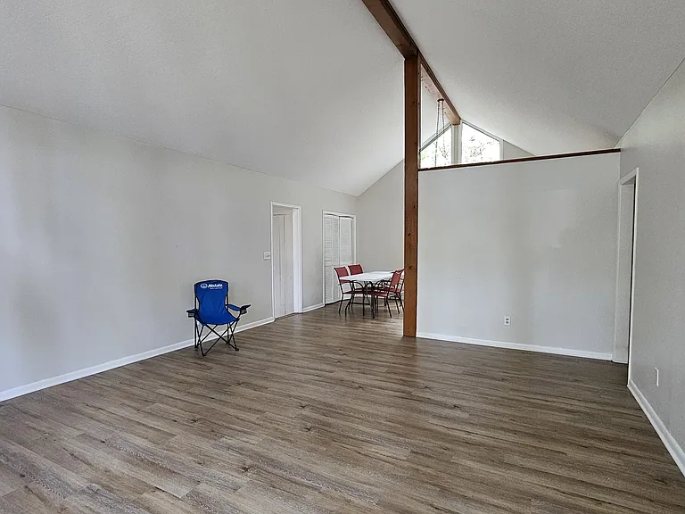 9 E Pine Ct — Photo 2