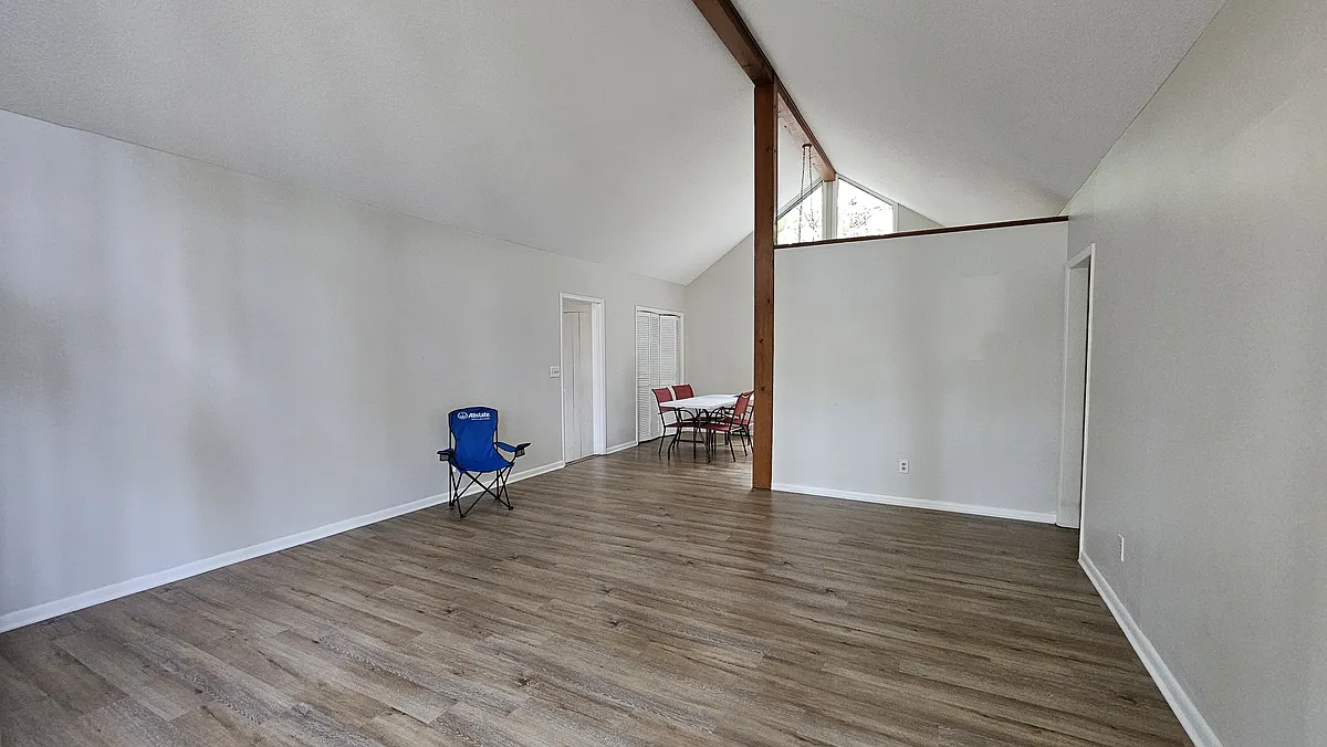 Building Photo - 9 E Pine Ct