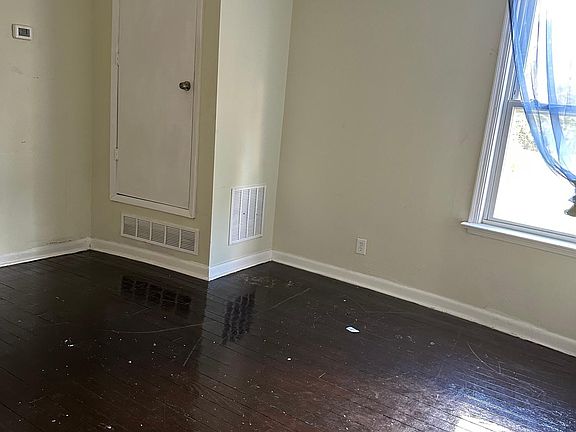 2nd image of 271 N 19th St Floor 1