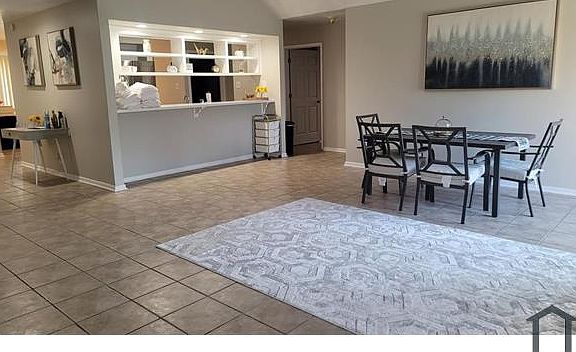 5th image of 4865 Folsom Dr