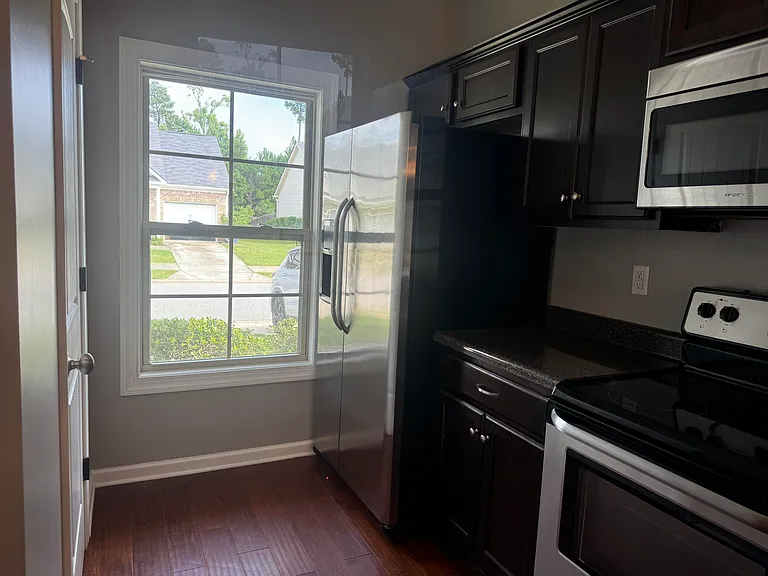 943 Erika Ln — Photo 7
