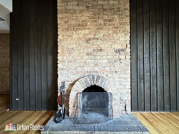5th image of 604 W Surf St APT 3