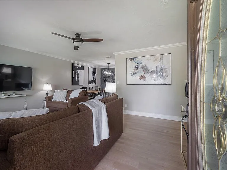 2916 W Collins St — Photo 23