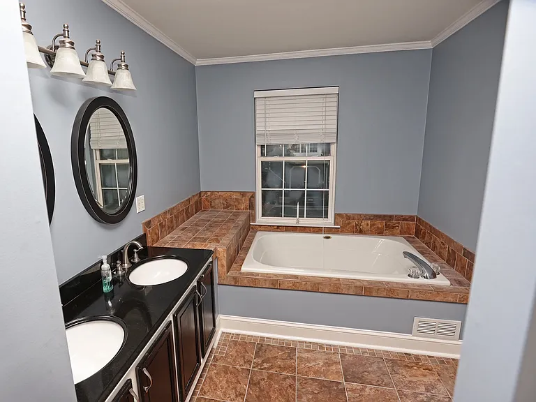 102 Whistling Swan Ln — Photo 14