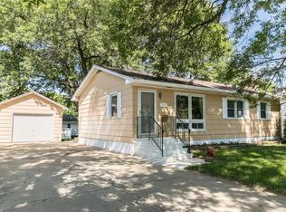 128 Edgewood Rd NW, Cedar Rapids, IA 52405