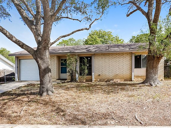 2nd image of 10714 Edgecrest Dr