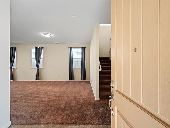 3rd image of 3845 Lookout Dr