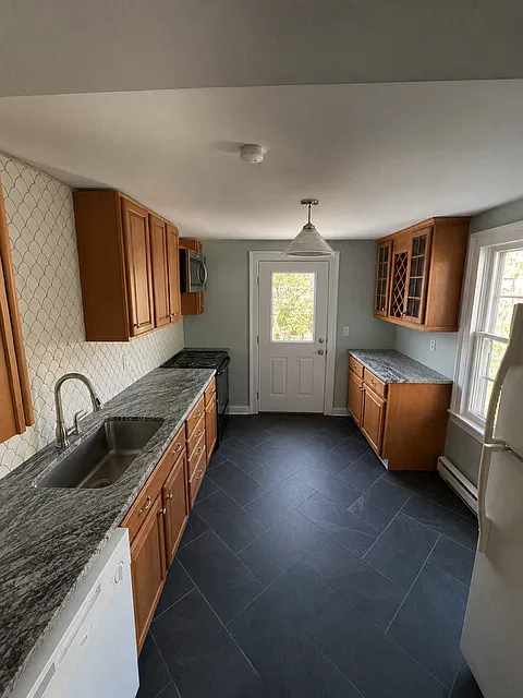 2 bed, 1.5 bath, 1431 sqft, $2,300 — Photo 4