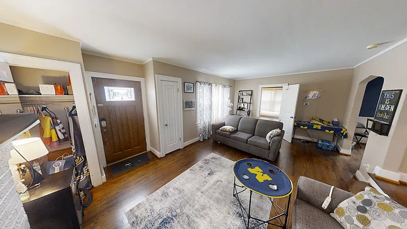 3 bed, 2.0 bath, 1272 sqft, $2,325 — Photo 3