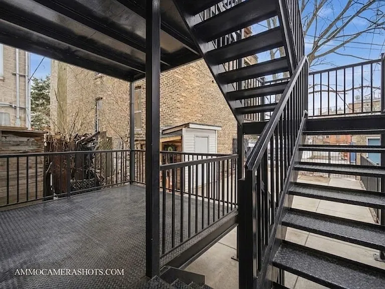 2452 W Arthington St #1 — Photo 9