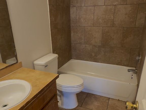 4th image of 2002 Monte Carlo Ln APT B