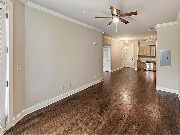 5th image of 445 W Blount Ave #309