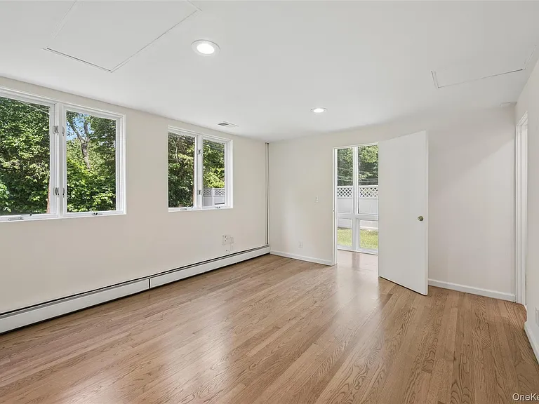 67 Parkway Dr — Photo 26