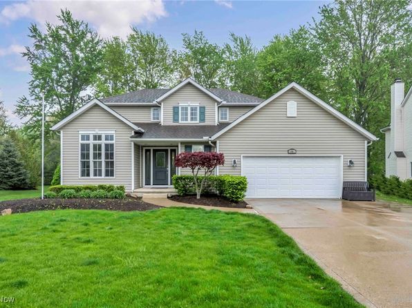 6721 Bretton Ridge Dr, North Olmsted, OH 44070